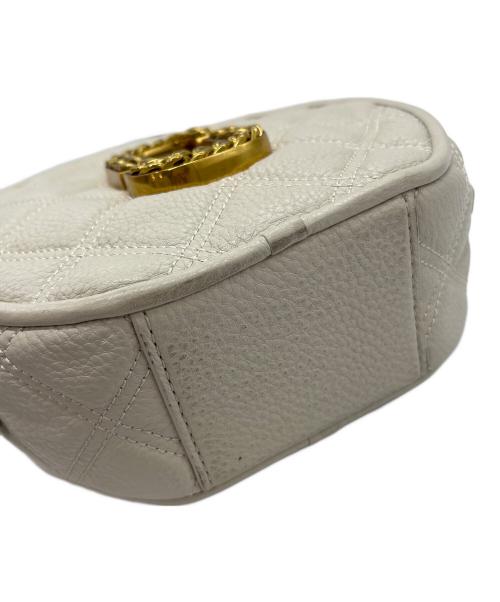 THE MARC JACOBS（ザマークジェイコブス）THE MARC JACOBS (ザマークジェイコブス) THE STATUS ROUND CROSSBODY ベージュ×ゴールドの古着・服飾アイテム