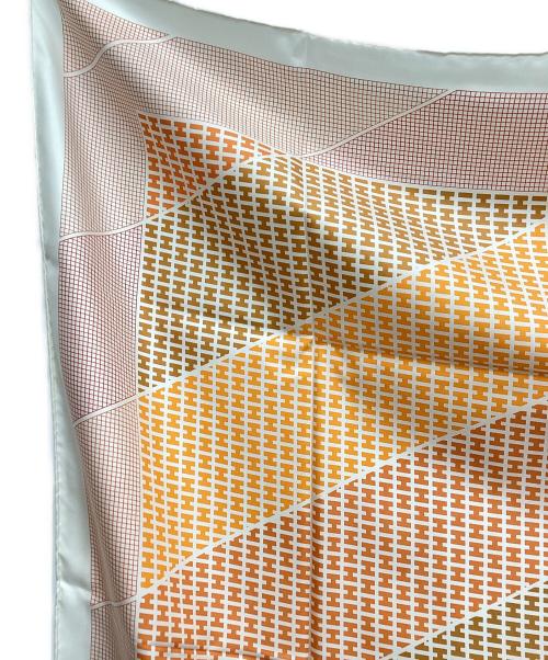 HERMES（エルメス）HERMES (エルメス) シルクスカーフ ベージュ×オレンジの古着・服飾アイテム