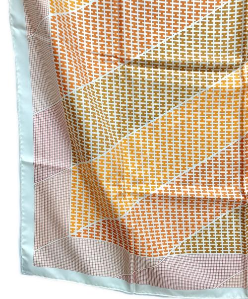 HERMES（エルメス）HERMES (エルメス) シルクスカーフ ベージュ×オレンジの古着・服飾アイテム