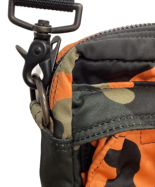 PORTER（ポーター）PORTER (ポーター) SHOULDER BAG(VERTICAL)　PS CAMO ブラック×オレンジ×グリーンの古着・服飾アイテム