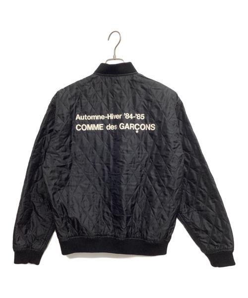 GOOD DESIGN SHOP COMME des GARCONS（グッドデザインショップ コムデギャルソン）GOOD DESIGN SHOP COMME des GARCONS (グッドデザインショップ コムデギャルソン) バックプリントキルティングジャケット ブラック サイズ:Lの古着・服飾アイテム