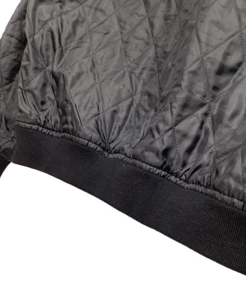 GOOD DESIGN SHOP COMME des GARCONS（グッドデザインショップ コムデギャルソン）GOOD DESIGN SHOP COMME des GARCONS (グッドデザインショップ コムデギャルソン) バックプリントキルティングジャケット ブラック サイズ:Lの古着・服飾アイテム