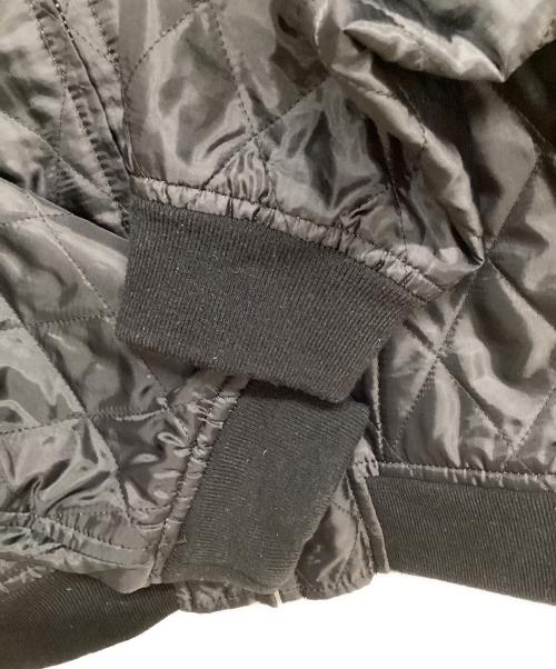 GOOD DESIGN SHOP COMME des GARCONS（グッドデザインショップ コムデギャルソン）GOOD DESIGN SHOP COMME des GARCONS (グッドデザインショップ コムデギャルソン) バックプリントキルティングジャケット ブラック サイズ:Lの古着・服飾アイテム
