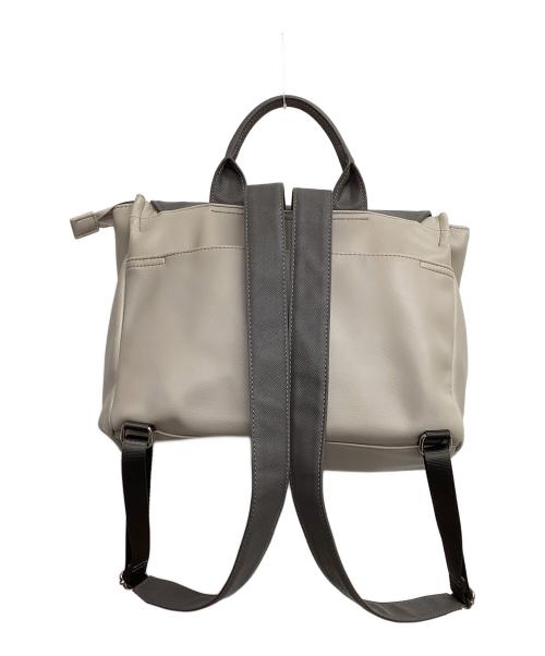 ear PAPILLONNER（イアパピヨネ）ear PAPILLONNER (イアパピヨネ) 樹脂×メタルパーツリュック グレー×ベージュの古着・服飾アイテム