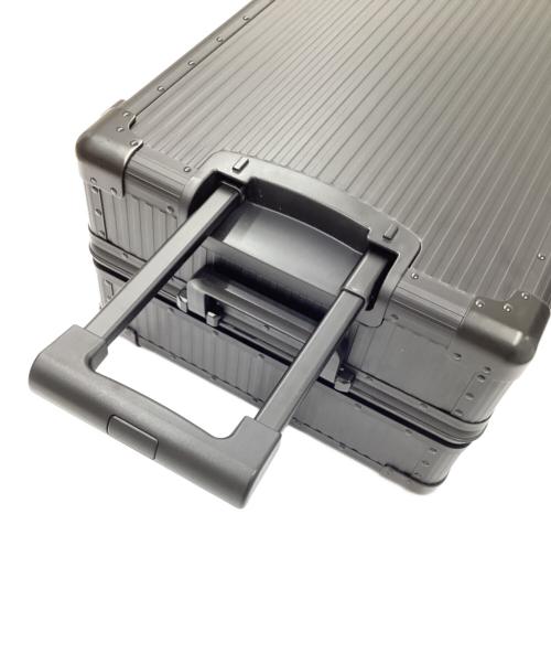 aucentic（オーセンティック）aucentic (オーセンティック) ストライプアルミニウムスーツケース ブラックの古着・服飾アイテム