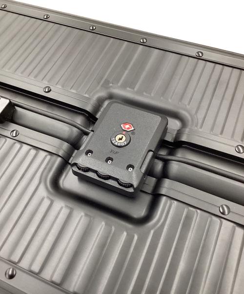 aucentic（オーセンティック）aucentic (オーセンティック) ストライプアルミニウムスーツケース ブラックの古着・服飾アイテム