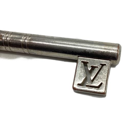 LOUIS VUITTON（ルイ ヴィトン）LOUIS VUITTON (ルイ ヴィトン) ポルト・クレ トラベル キー シルバーの古着・服飾アイテム