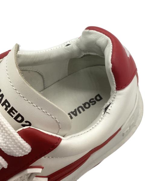 DSQUARED2（ディースクエアード）DSQUARED2 (ディースクエアード) スニーカー ホワイト×レッド サイズ:40の古着・服飾アイテム