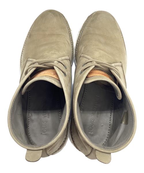 LOUIS VUITTON（ルイ ヴィトン）LOUIS VUITTON (ルイ ヴィトン) チャッカーブーツ ベージュ サイズ:8の古着・服飾アイテム