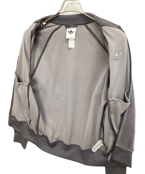 adidas（アディダス）adidas (アディダス) SST アディカラー ベロア トラックトップ グレー サイズ:Mの古着・服飾アイテム