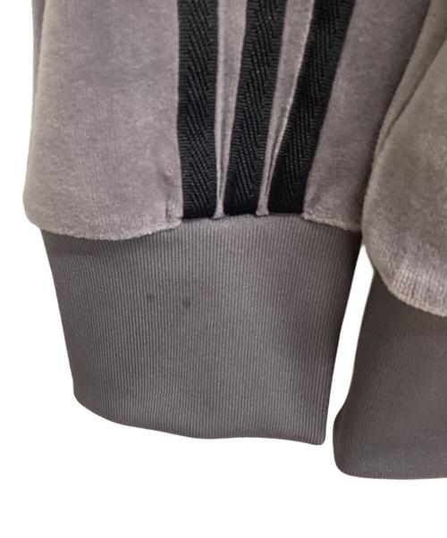 adidas（アディダス）adidas (アディダス) SST アディカラー ベロア トラックトップ グレー サイズ:Mの古着・服飾アイテム