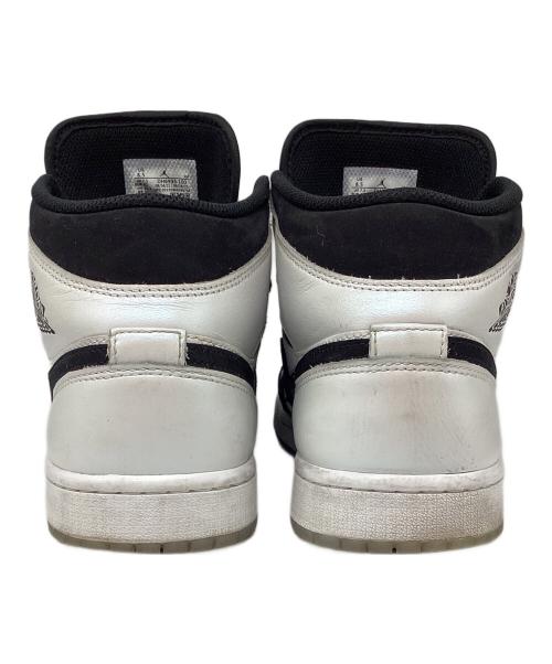 NIKE（ナイキ）NIKE (ナイキ) スニーカー AIR JORDAN 1 MID SE ホワイト×ブラック サイズ:26.5の古着・服飾アイテム
