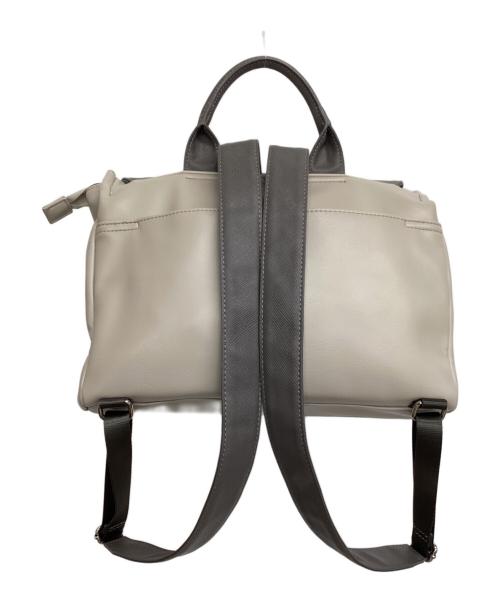 ear PAPILLONNER（イアパピヨネ）ear PAPILLONNER (イアパピヨネ) 樹脂×メタルパーツリュック グレー×ベージュの古着・服飾アイテム
