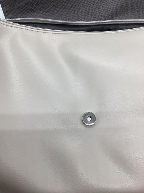 ear PAPILLONNER（イアパピヨネ）ear PAPILLONNER (イアパピヨネ) 樹脂×メタルパーツリュック グレー×ベージュの古着・服飾アイテム