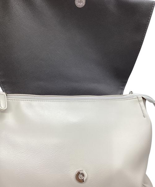 ear PAPILLONNER（イアパピヨネ）ear PAPILLONNER (イアパピヨネ) 樹脂×メタルパーツリュック グレー×ベージュの古着・服飾アイテム