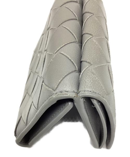 BOTTEGA VENETA（ボッテガベネタ）BOTTEGA VENETA (ボッテガベネタ) イントレチャート 3つ折り財布 グレーの古着・服飾アイテム