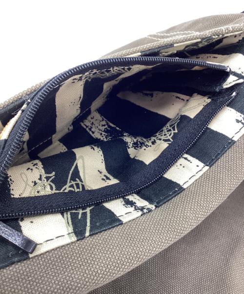 Vivienne Westwood（ヴィヴィアンウエストウッド）Vivienne Westwood (ヴィヴィアンウエストウッド) ショルダーバッグ オリーブの古着・服飾アイテム