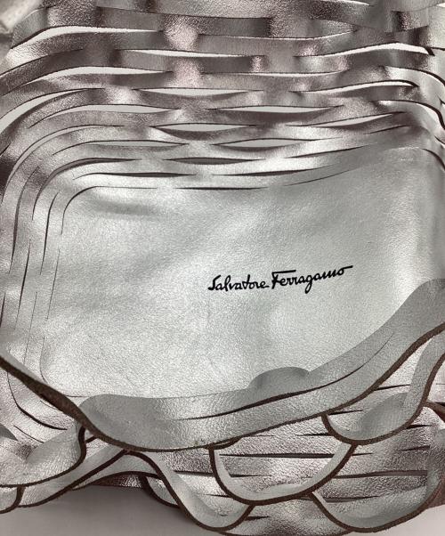Salvatore Ferragamo（サルヴァトーレ フェラガモ）Salvatore Ferragamo (サルヴァトーレ フェラガモ) プラハンドルハンドバッグ シルバー×ラベンダーの古着・服飾アイテム