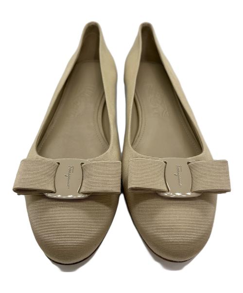 Salvatore Ferragamo（サルヴァトーレ フェラガモ）Salvatore Ferragamo (サルヴァトーレ フェラガモ) パンプス ベージュ サイズ:SIZE 8の古着・服飾アイテム