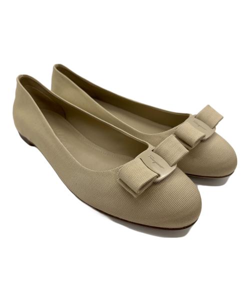 Salvatore Ferragamo（サルヴァトーレ フェラガモ）Salvatore Ferragamo (サルヴァトーレ フェラガモ) パンプス ベージュ サイズ:SIZE 8の古着・服飾アイテム