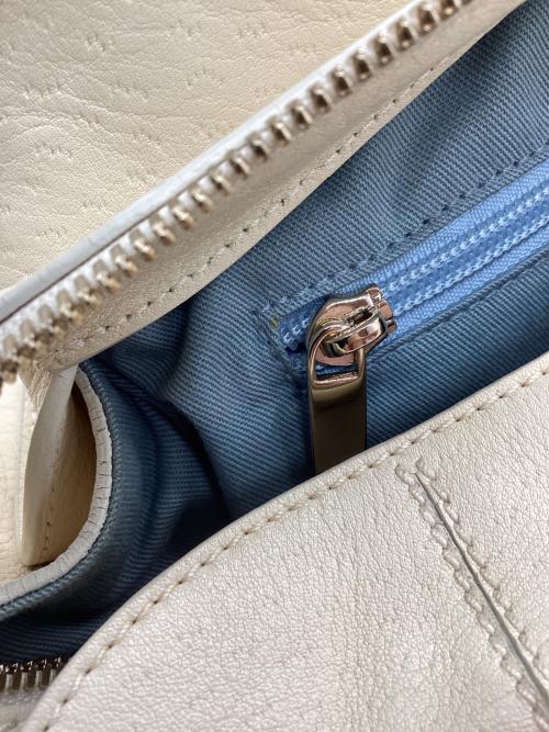 Salvatore Ferragamo（サルヴァトーレ フェラガモ）Salvatore Ferragamo (サルヴァトーレ フェラガモ) トートバッグ アイボリーの古着・服飾アイテム