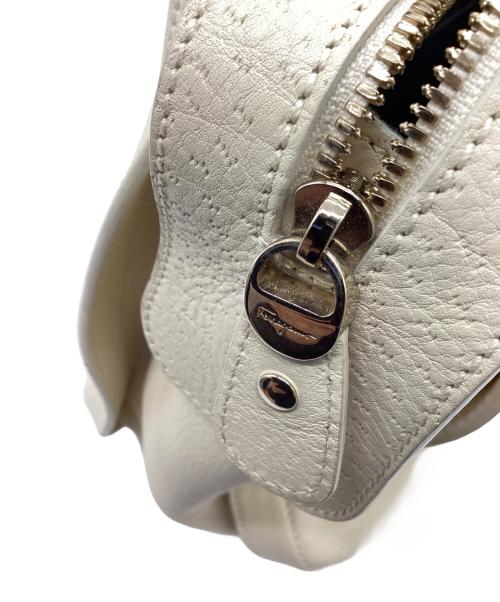 Salvatore Ferragamo（サルヴァトーレ フェラガモ）Salvatore Ferragamo (サルヴァトーレ フェラガモ) トートバッグ アイボリーの古着・服飾アイテム