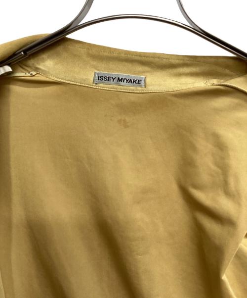 ISSEY MIYAKE（イッセイミヤケ）ISSEY MIYAKE (イッセイミヤケ) サテンジャケット ゴールド サイズ:Ｍの古着・服飾アイテム