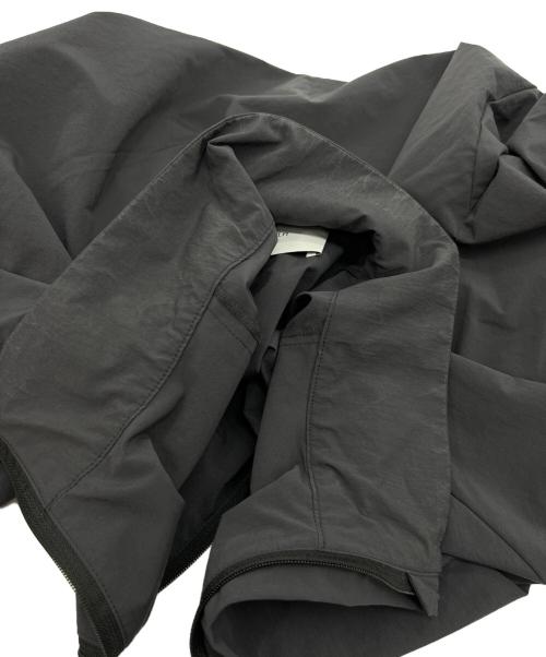 stein（シュタイン）stein (シュタイン) WINDPROOF NYLON HALF ZIP PULLOVER ダークグレーカーキ サイズ:Ｍの古着・服飾アイテム