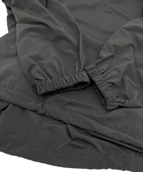 stein（シュタイン）stein (シュタイン) WINDPROOF NYLON HALF ZIP PULLOVER ダークグレーカーキ サイズ:Ｍの古着・服飾アイテム
