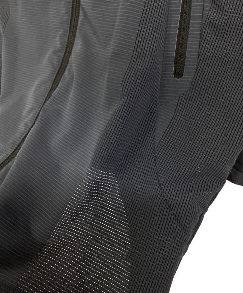 DESCENTE ALLTERRAIN（デザイント オルテライン）Descente ALLTERRAIN (デザイント オルテライン) ナイロンジャケット ダークグレー サイズ:XLの古着・服飾アイテム