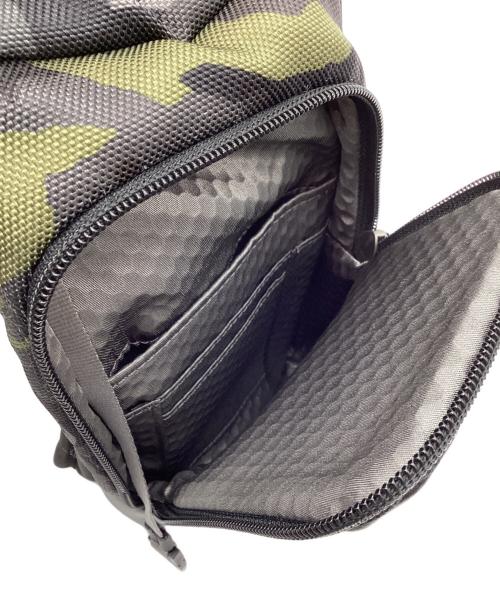 TUMI（トゥミ）TUMI (トゥミ) スリングバッグ ALPHA BRAVO オリーブの古着・服飾アイテム