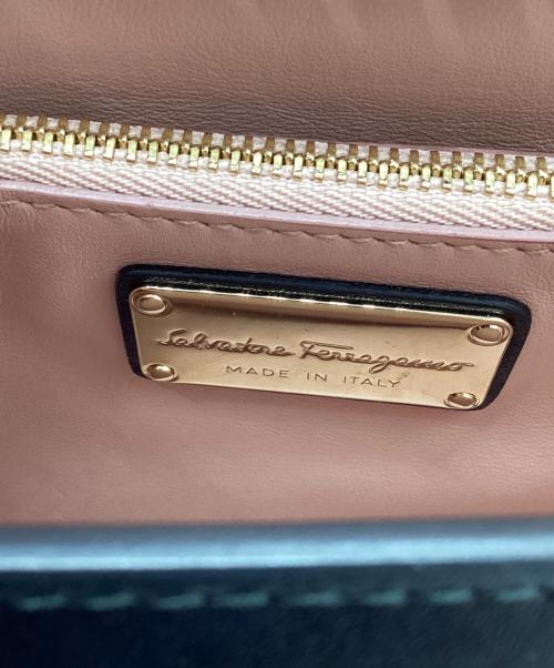 Salvatore Ferragamo（サルヴァトーレ フェラガモ）Salvatore Ferragamo (サルヴァトーレ フェラガモ) リボンチェーンショルダーバッグ ブラックの古着・服飾アイテム