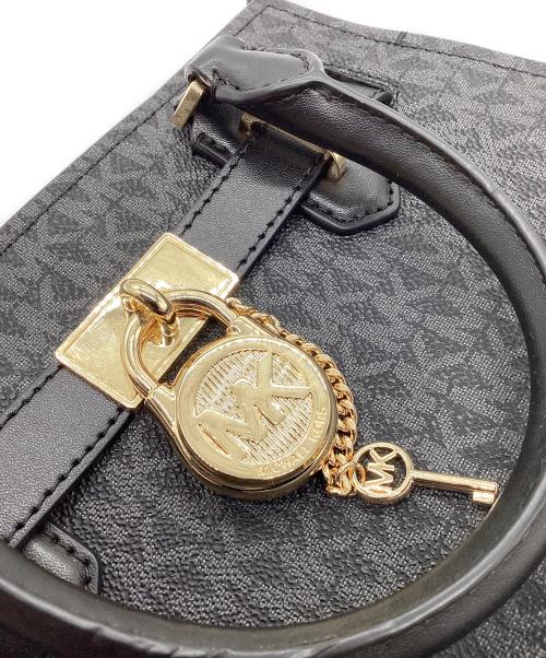 MICHAEL KORS（マイケル・コース）MICHAEL KORS (マイケル・コース) 2WAYバッグ MKシグネチャー サッチェル ミディアム ブラックの古着・服飾アイテム