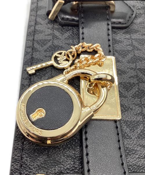 MICHAEL KORS（マイケル・コース）MICHAEL KORS (マイケル・コース) 2WAYバッグ MKシグネチャー サッチェル ミディアム ブラックの古着・服飾アイテム