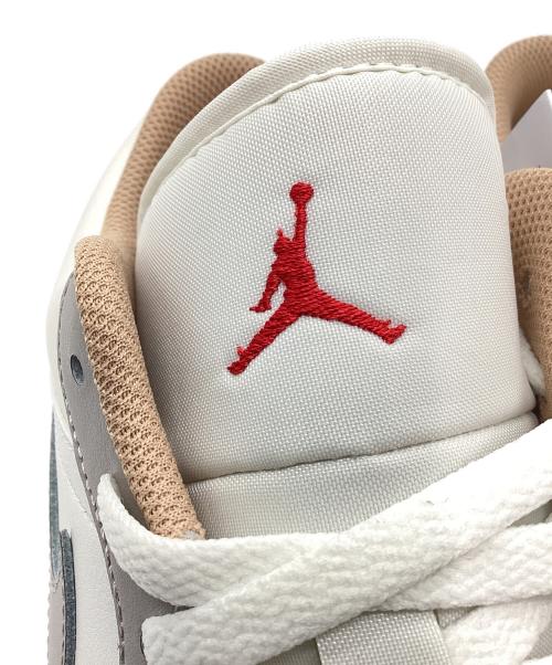 NIKE（ナイキ）NIKE (ナイキ) スニーカー AIR JORDAN 1 LOW ホワイト×グレー サイズ:28.5 未使用品の古着・服飾アイテム