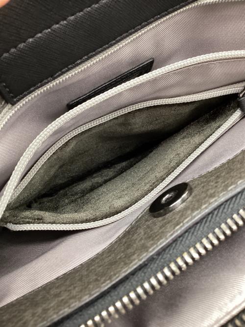 TUMI（トゥミ）TUMI (トゥミ) ショルダーバッグ Varek ブラック×グレーの古着・服飾アイテム