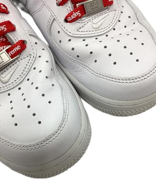 NIKE（ナイキ）NIKE (ナイキ) Supreme (シュプリーム) スニーカー AIR FORCE 1 LOW/SUPREME ホワイト サイズ:25.5の古着・服飾アイテム