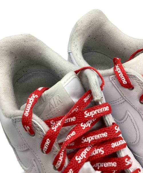 NIKE（ナイキ）NIKE (ナイキ) Supreme (シュプリーム) スニーカー AIR FORCE 1 LOW/SUPREME ホワイト サイズ:25.5の古着・服飾アイテム