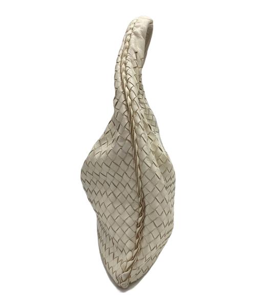 BOTTEGA VENETA（ボッテガベネタ）BOTTEGA VENETA (ボッテガベネタ) ホーボーバッグ イントレチャート ホワイトの古着・服飾アイテム