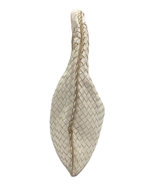 BOTTEGA VENETA（ボッテガベネタ）BOTTEGA VENETA (ボッテガベネタ) ホーボーバッグ イントレチャート ホワイトの古着・服飾アイテム