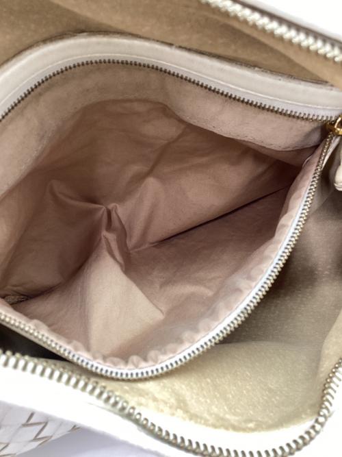 BOTTEGA VENETA（ボッテガベネタ）BOTTEGA VENETA (ボッテガベネタ) ホーボーバッグ イントレチャート ホワイトの古着・服飾アイテム