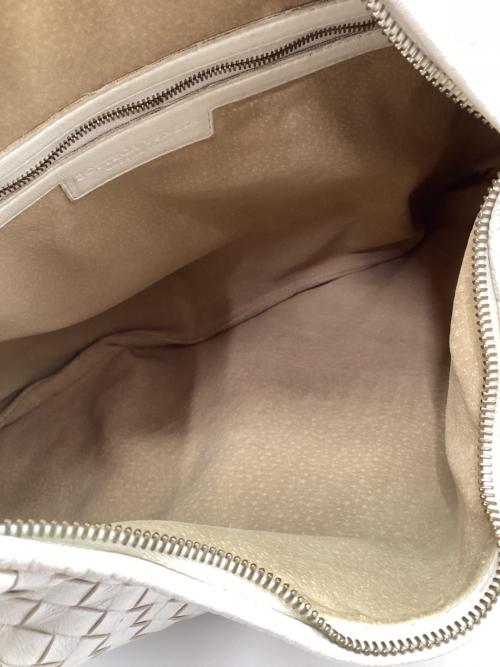 BOTTEGA VENETA（ボッテガベネタ）BOTTEGA VENETA (ボッテガベネタ) ホーボーバッグ イントレチャート ホワイトの古着・服飾アイテム