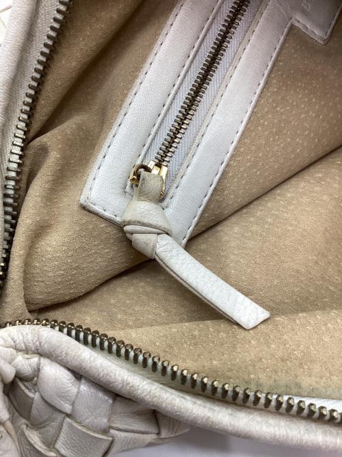 BOTTEGA VENETA（ボッテガベネタ）BOTTEGA VENETA (ボッテガベネタ) ホーボーバッグ イントレチャート ホワイトの古着・服飾アイテム