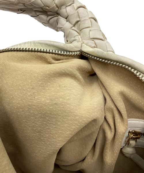 BOTTEGA VENETA（ボッテガベネタ）BOTTEGA VENETA (ボッテガベネタ) ホーボーバッグ イントレチャート ホワイトの古着・服飾アイテム