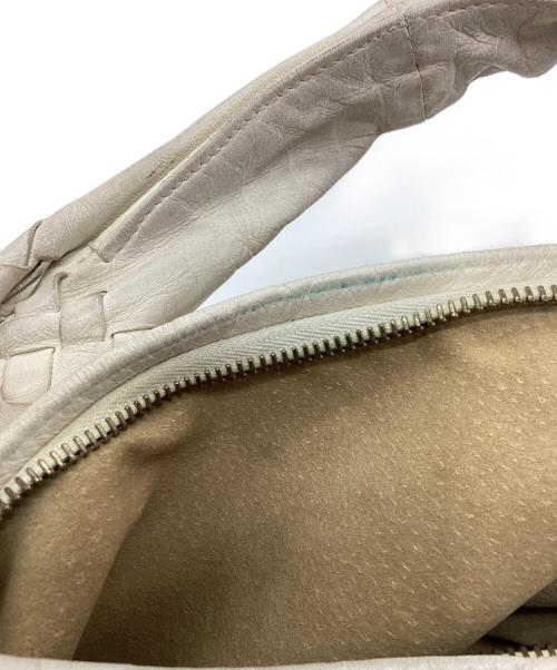BOTTEGA VENETA（ボッテガベネタ）BOTTEGA VENETA (ボッテガベネタ) ホーボーバッグ イントレチャート ホワイトの古着・服飾アイテム