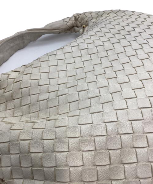 BOTTEGA VENETA（ボッテガベネタ）BOTTEGA VENETA (ボッテガベネタ) ホーボーバッグ イントレチャート ホワイトの古着・服飾アイテム