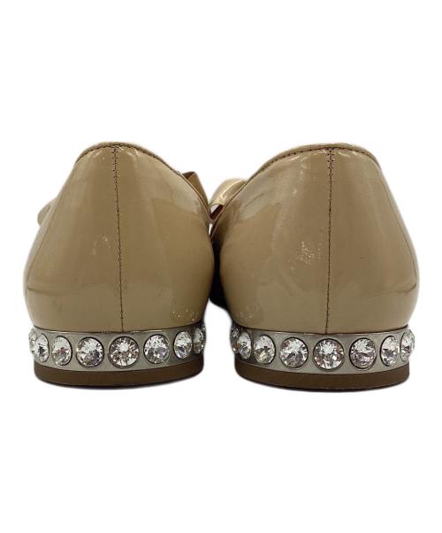 MIU MIU（ミュウミュウ）MIU MIU (ミュウミュウ) エナメルリボンパンプス ベージュ サイズ:36 1/2の古着・服飾アイテム