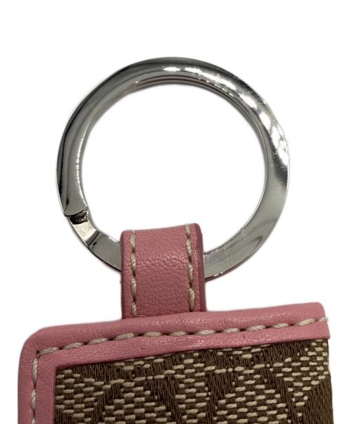 COACH（コーチ）COACH (コーチ) ブック型キーリング 	シグネチャー ピンク×ブラウンの古着・服飾アイテム