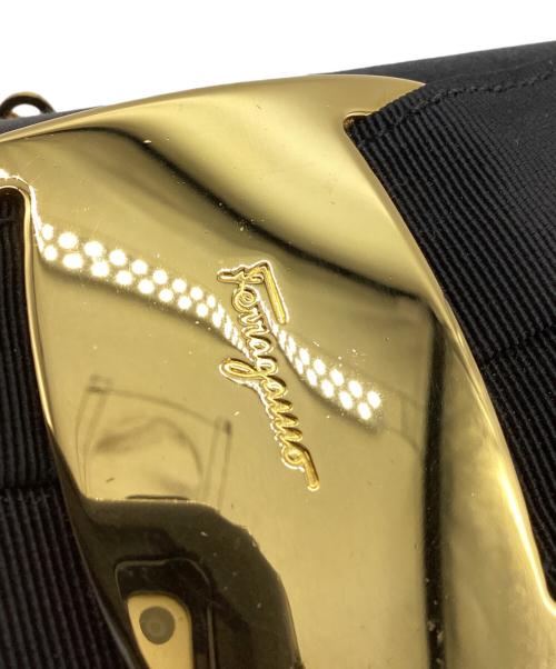 Salvatore Ferragamo（サルヴァトーレ フェラガモ）Salvatore Ferragamo (サルヴァトーレ フェラガモ) チェーンショルダーバッグ ヴァラリボン ブラックの古着・服飾アイテム