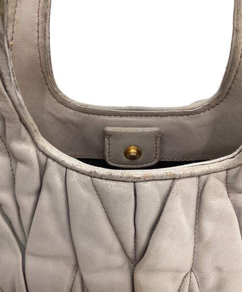 MIU MIU（ミュウミュウ）MIU MIU (ミュウミュウ) 2WAYショルダーバッグ グレーの古着・服飾アイテム